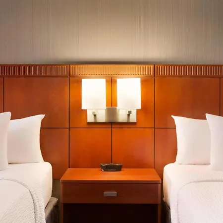 Courtyard By Marriott Bloomington Normal