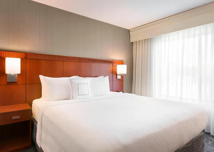 Отель Courtyard By Marriott Normal Блумингтон