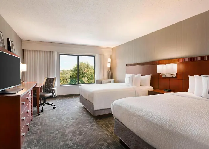 Courtyard By Marriott Normal Bloomington
