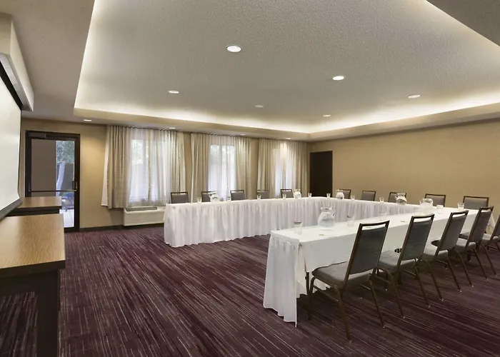 Courtyard By Marriott Normal Hotel 3*