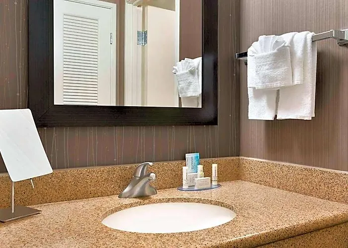 Courtyard By Marriott Normal Bloomington