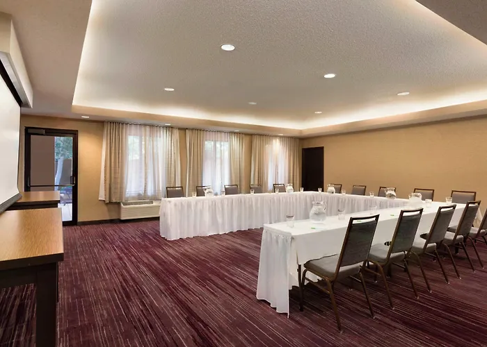 Courtyard By Marriott Normal Hotel Bloomington