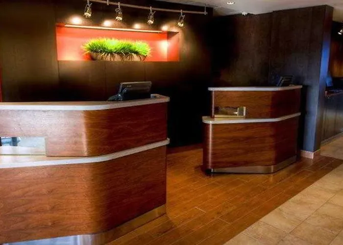 Courtyard By Marriott Normal Bloomington