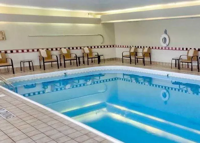 Courtyard By Marriott Normal Hotel