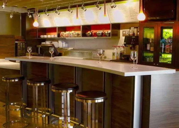 Отель Courtyard By Marriott Normal