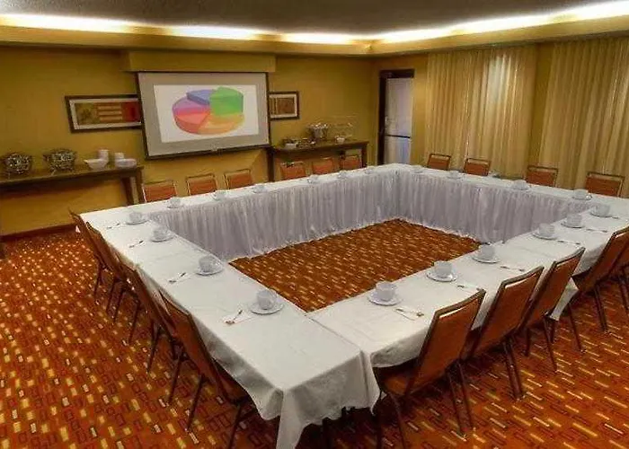 Courtyard By Marriott Normal Hotel Bloomington